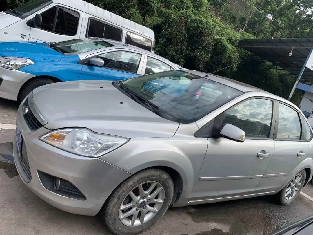 公開拍賣?？怂?、上海別克牌機動車